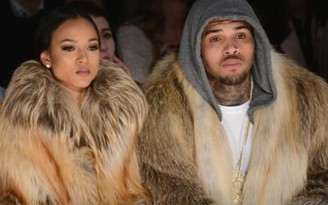 Chris Brown nài nỉ bạn gái gốc Việt chấp nhận con riêng