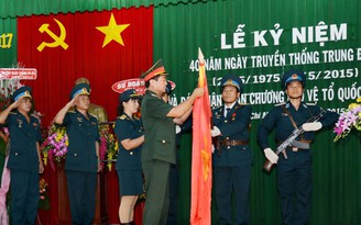 Trung đoàn không quân 917 nhận Huân chương Bảo vệ Tổ quốc