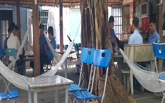 Buộc thôi việc cán bộ trật tự đô thị đánh bài ăn tiền