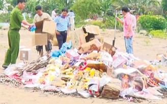 Tiêu hủy nhiều hàng hóa không còn giá trị sử dụng