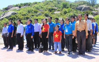 Đoàn công tác T.Ư Đoàn làm việc tại xã đảo Nhơn Châu