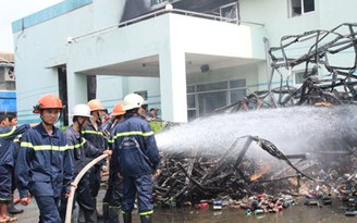 Cháy lớn ở KCN Vĩnh Lộc, trên trăm lính cứu hỏa được điều động