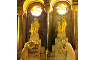 Độc đáo mộ cổ Sài Gòn: Hai pho tượng trong nhà mộ cậu Nam Phương Hoàng hậu