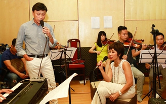 Tuấn Ngọc, Khánh Hà về nước lập tức ôm mic tập luyện