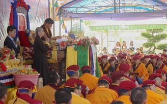 Đức Pháp vương Gyalwang Drukpa cầu nguyện tại núi Bà Đen