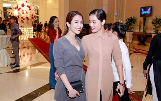 Diệp Lâm Anh - Thu Hiền thân thiết đi xem thời trang