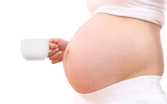 Bà bầu uống điều độ cà phê, thai nhi không bị ảnh hưởng