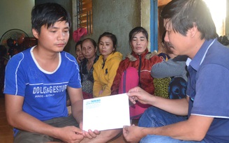 Báo Thanh Niên trao tiền giúp gia đình ngư dân bị bắn chết ở Trường Sa
