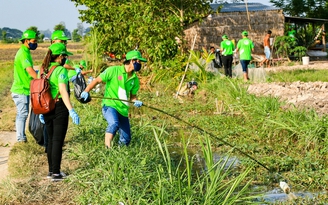 Hỗ trợ nông dân thu gom vỏ chai thuốc trừ sâu