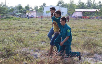 Bắt 2 nghi phạm móc túi tại phiên xử thảm sát ở Bình Phước