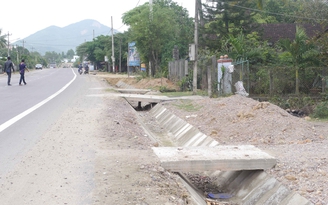 Nhiều gờ giảm tốc trên QL 1A bị đập bỏ