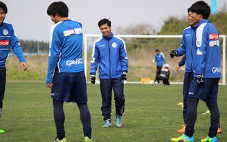 Công Phượng tươi cười tự tin trên sân tập CLB Mito Hollyhock