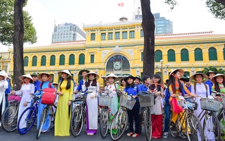 100 cô gái mặc áo dài, đạp xe khắp các nẻo đường TP.HCM