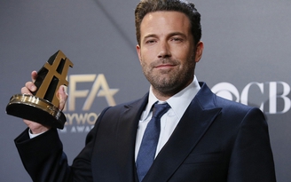 Ben Affleck viết kịch bản và đạo diễn phim về người dơi