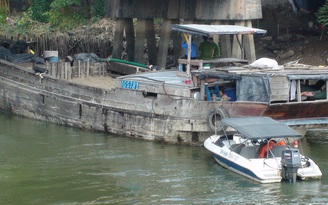 Bắt giữ một ghe hút cát lậu trên sông Đồng Nai