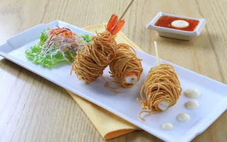 Đổi vị cho con với tôm sú cuộn chiên giòn bắt mắt