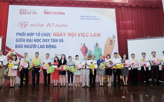 Sinh viên cùng Ngày hội Việc làm 2016 tại Đại học Duy Tân