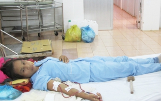 Chị gái cho thận nhưng không có tiền để ghép