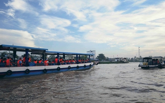 Một sớm sống động trên chợ nổi Cái Răng