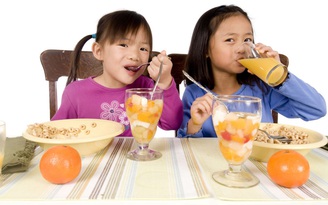 Bữa sáng đủ dinh dưỡng giúp trẻ phát triển chiều cao vượt trội