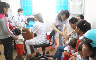 Thông tuyến khám chữa bệnh - vừa mừng vừa lo