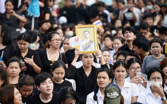 Thái Lan bước vào quốc tang