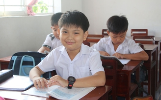 Cậu bé lớp 3 và chiếc bẫy bắt ruồi vàng độc đáo