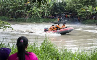 Chìm thuyền ở Indonesia, 11 người chết