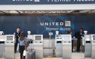 Tình tiết mới vụ United Airlines ngược đãi bác sĩ gốc Việt
