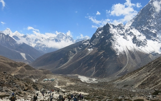 6 'con mèo' mừng tuổi 30 khi lang bạt dọc đường Himalaya trong giá rét