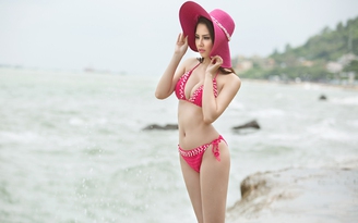 Hoa hậu Biển Thùy Trang diện bikini nóng bỏng