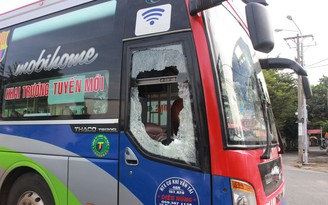Điều tra thông tin xe khách bị đập phá ở Biên Hòa