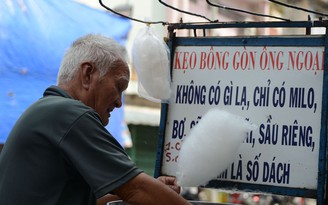 Kẹo bông gòn 'ông ngoại' 92 tuổi khiến bao thế hệ học trò Sài Gòn thích mê