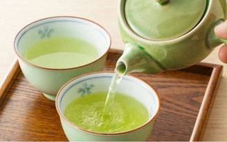 Ngừa đau khớp: Uống trà xanh, ăn quả việt quất...