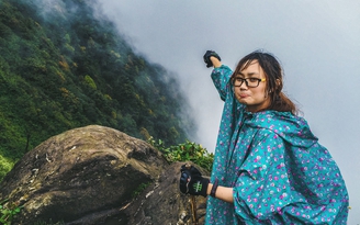 Cô gái văn phòng xinh đẹp chinh phục Fansipan