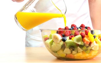 Tại sao không nên uống quá nhiều nước ép trái cây?