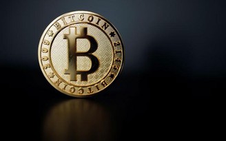 Bitcoin tiếp tục gây sốt, vượt 12.000 USD