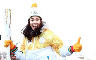 Follow thế giới sao: Thanh Hằng rước đuốc tại thế vận hội mùa đông 2018