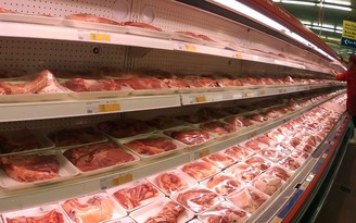 Thịt bò nhập giá bèo tràn ngập thị trường
