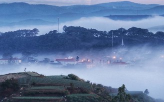 Đi Đà Lạt, bạn từng qua đêm sống nơi bồng lai trên đồi Thiên Phúc Đức?