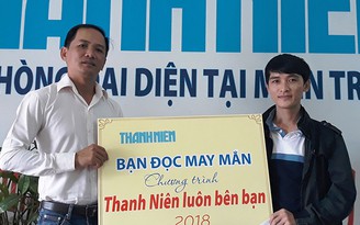 Vui vì đọc báo được nhận quà