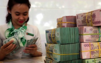 Lãi suất tăng, USD xuống giá