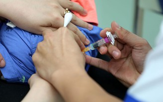 TP.HCM: Yêu cầu báo cáo khẩn việc sử dụng vắc xin dịch vụ