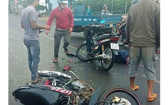 Hai xe máy đối đầu, 1 người chết, 1 người bị thương