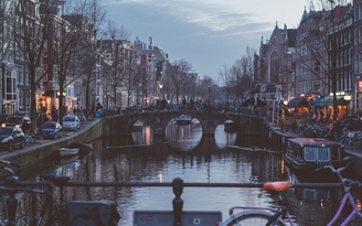 Thành phố Amsterdam thu hút khách du lịch vì sự yên bình