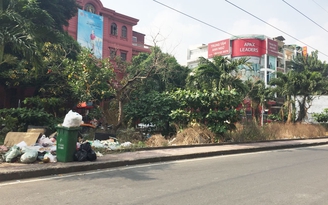 Dải phân cách quá nhếch nhác