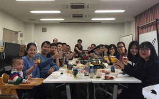 Tết Việt xứ người: Tự gói bánh chưng đón Tết ở Nhật Bản, kết nối Senpai - Kohai