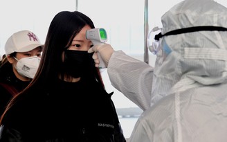 Trung Quốc thiếu thiết bị y tế dập dịch viêm phổi