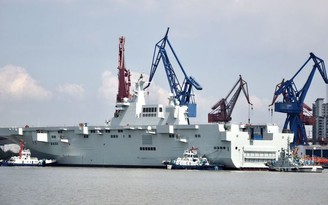 Trung Quốc sắp đóng xong tàu đổ bộ chở trực thăng