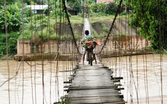 Từ đơn thư bạn đọc: Nguy hiểm từ những cây cầu treo trên sông Pô Kô